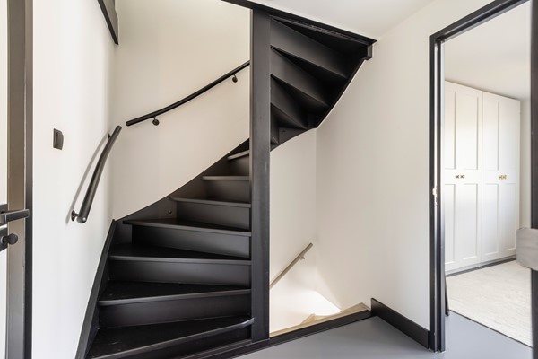 Foto - Verkocht onder voorbehoud: Instapklare tussenwoning op een rustige, autoluwe locatie!
